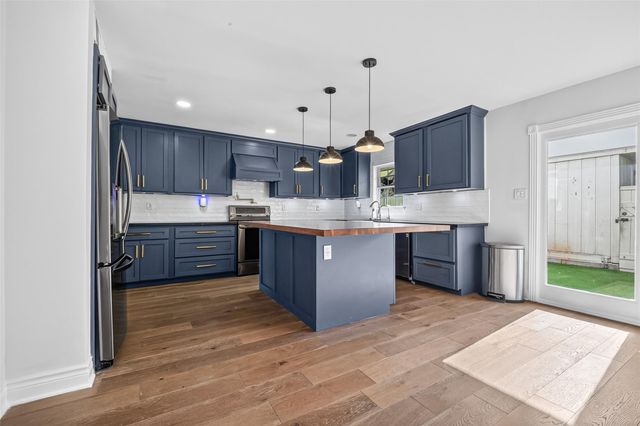 12618 Huntingwick Drive 100, Houston, TX 77024