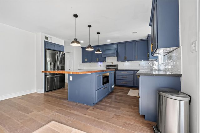 12618 Huntingwick Drive 100, Houston, TX 77024