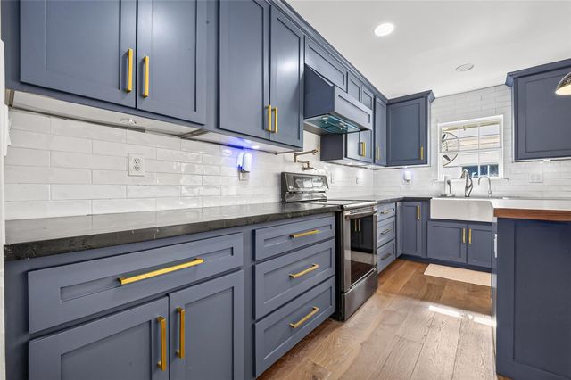 12618 Huntingwick Drive 100, Houston, TX 77024