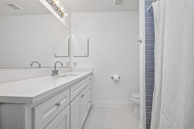 12618 Huntingwick Drive 100, Houston, TX 77024