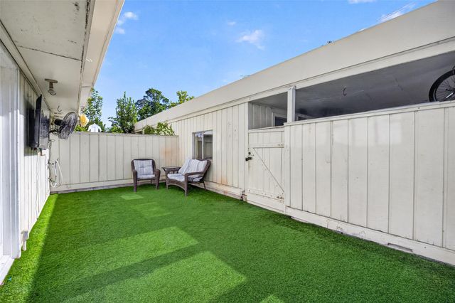 12618 Huntingwick Drive 100, Houston, TX 77024