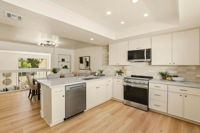 7382 Caminito Carlotta, San Diego, CA 92120