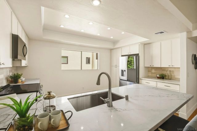 7382 Caminito Carlotta, San Diego, CA 92120