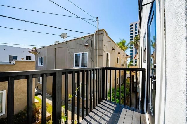 10 Esperanza Avenue 12, Long Beach, CA 90802