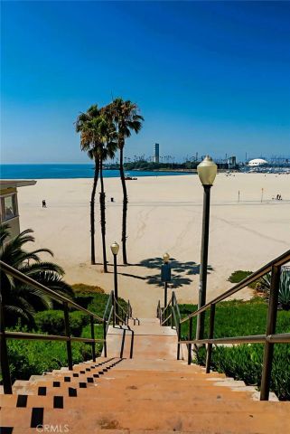 10 Esperanza Avenue 12, Long Beach, CA 90802