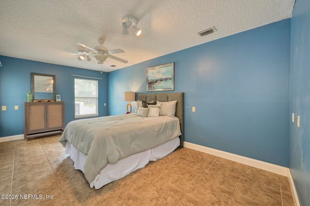 1273 QUEENS ISLAND Court, Jacksonville, FL 32225
