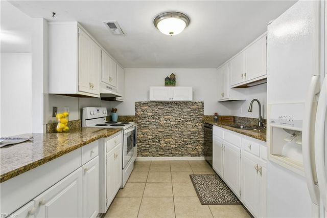381 Circuit Ln Unit C, Newport News, VA 23608