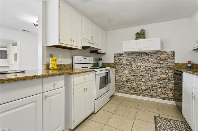381 Circuit Ln Unit C, Newport News, VA 23608