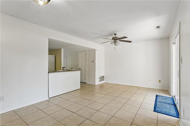 381 Circuit Ln Unit C, Newport News, VA 23608