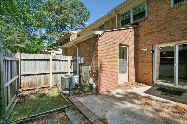 381 Circuit Ln Unit C, Newport News, VA 23608
