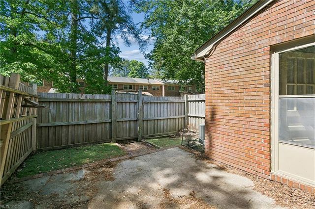 381 Circuit Ln Unit C, Newport News, VA 23608