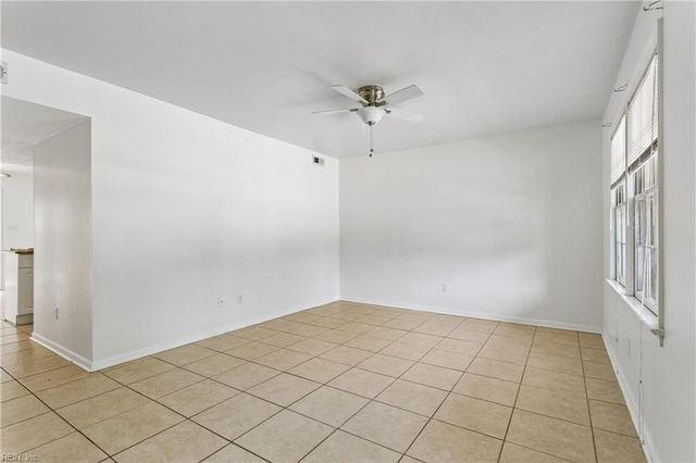 381 Circuit Ln Unit C, Newport News, VA 23608