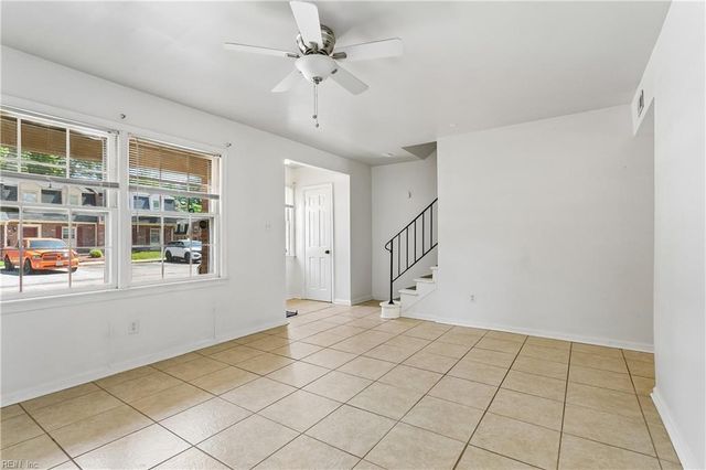 381 Circuit Ln Unit C, Newport News, VA 23608