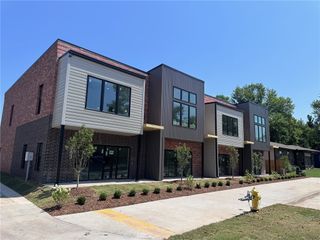 949 SE 10th Street, Bentonville, AR 72712