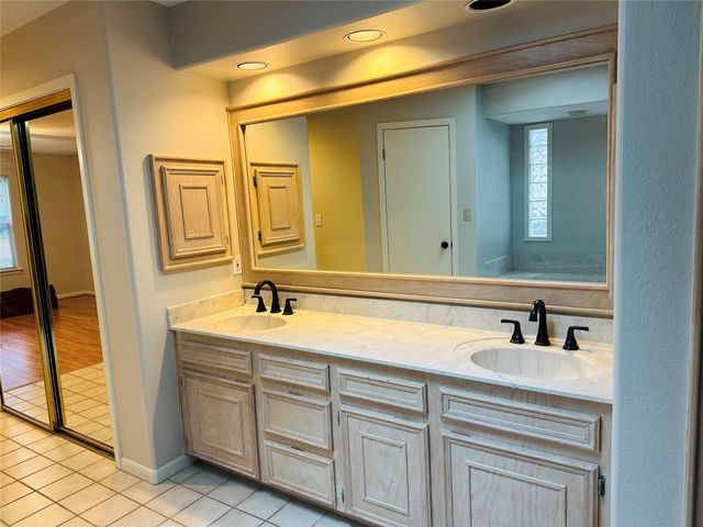 27 Par View DR, Wimberley, TX 78676