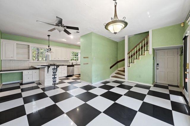 210 W Fm 247 Road, Huntsville, TX 77320