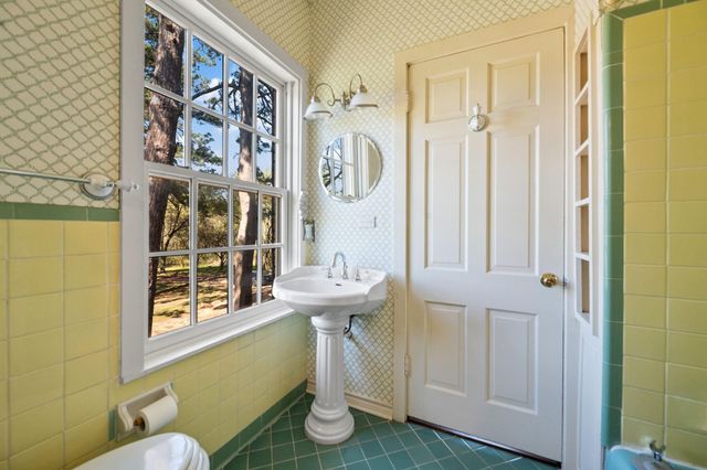 210 W Fm 247 Road, Huntsville, TX 77320