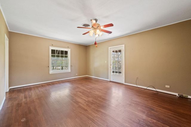 210 W Fm 247 Road, Huntsville, TX 77320