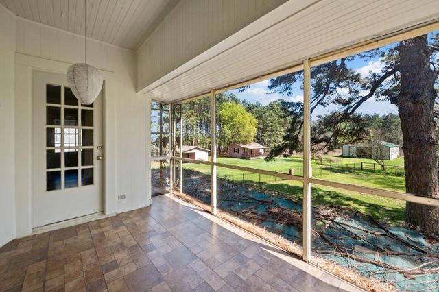 210 W Fm 247 Road, Huntsville, TX 77320