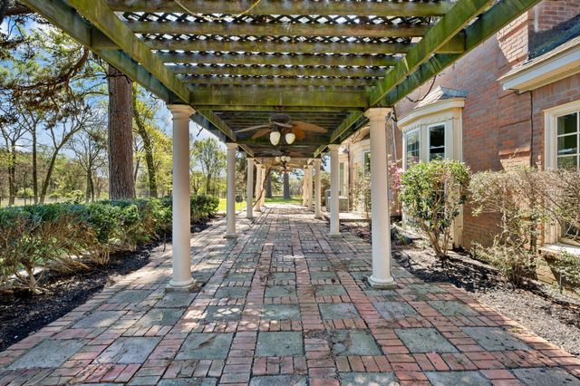 210 W Fm 247 Road, Huntsville, TX 77320