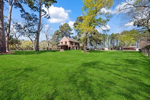 210 W Fm 247 Road, Huntsville, TX 77320