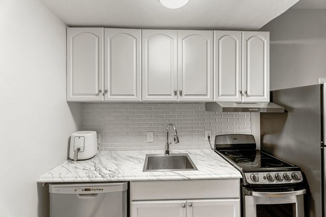 511 Beacon St F-11, Boston, MA 02215