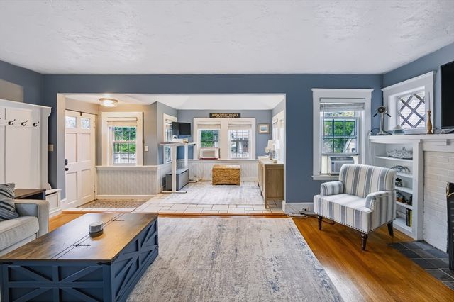 197 N Main St, Sharon, MA 02067