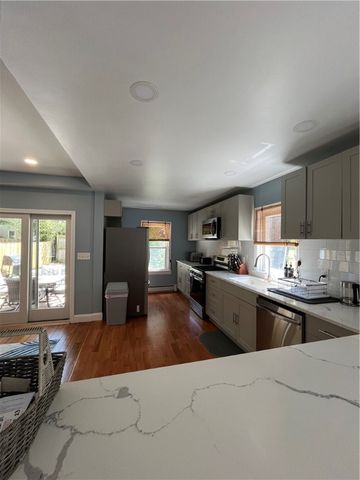 33 Young Street, Newport, RI 02840