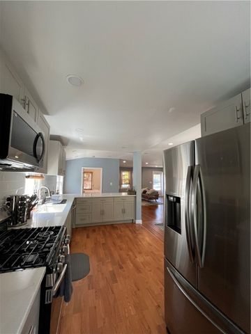 33 Young Street, Newport, RI 02840