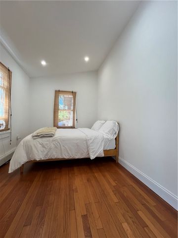 33 Young Street, Newport, RI 02840