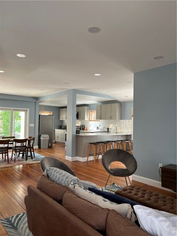 33 Young Street, Newport, RI 02840