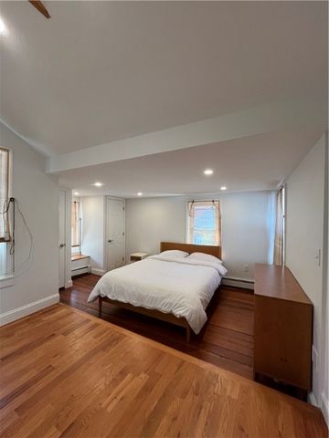 33 Young Street, Newport, RI 02840