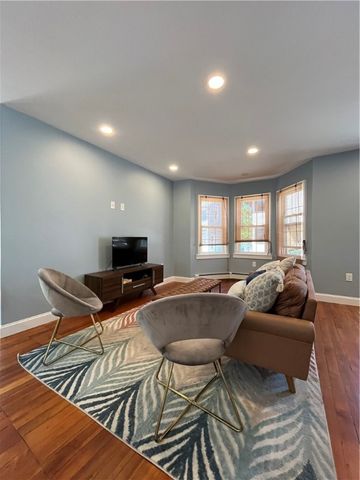 33 Young Street, Newport, RI 02840