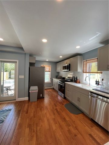 33 Young Street, Newport, RI 02840