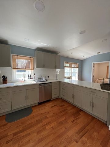 33 Young Street, Newport, RI 02840