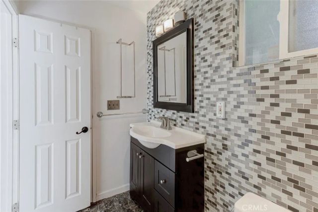 8022 Longridge Avenue, North Hollywood, CA 91605