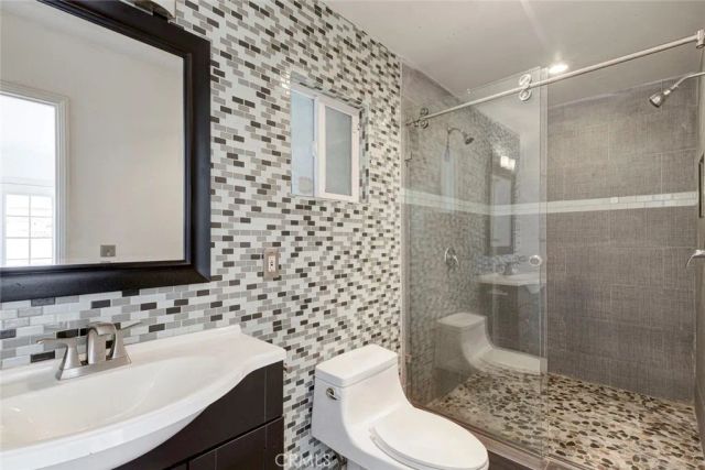 8022 Longridge Avenue, North Hollywood, CA 91605