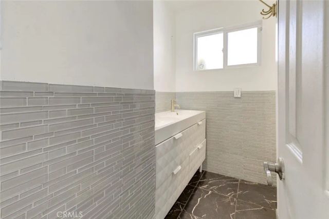 8022 Longridge Avenue, North Hollywood, CA 91605