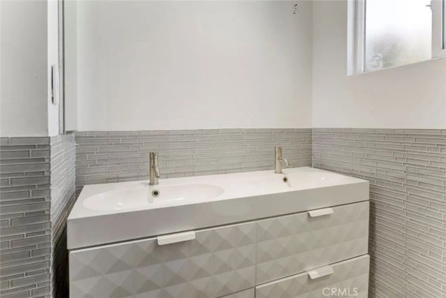 8022 Longridge Avenue, North Hollywood, CA 91605