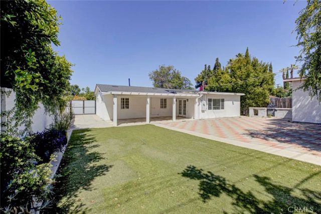 8022 Longridge Avenue, North Hollywood, CA 91605