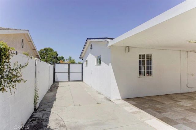 8022 Longridge Avenue, North Hollywood, CA 91605