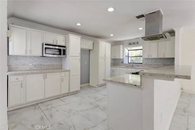 8022 Longridge Avenue, North Hollywood, CA 91605