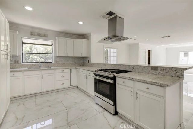 8022 Longridge Avenue, North Hollywood, CA 91605