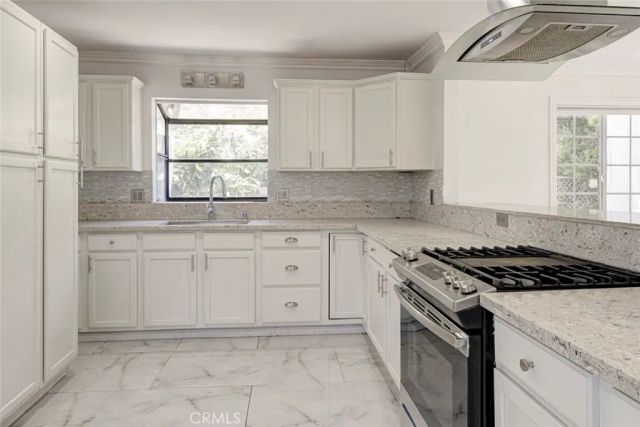 8022 Longridge Avenue, North Hollywood, CA 91605