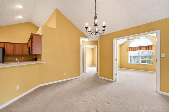 2028 Wentworth Village Drive, Bellbrook, OH 45305