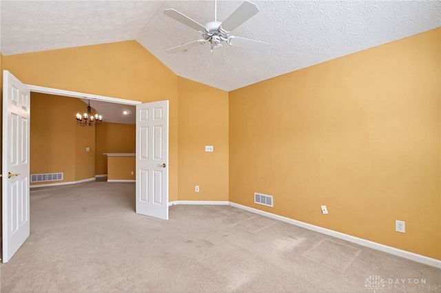 2028 Wentworth Village Drive, Bellbrook, OH 45305