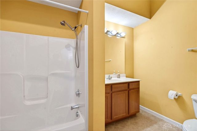 2028 Wentworth Village Drive, Bellbrook, OH 45305