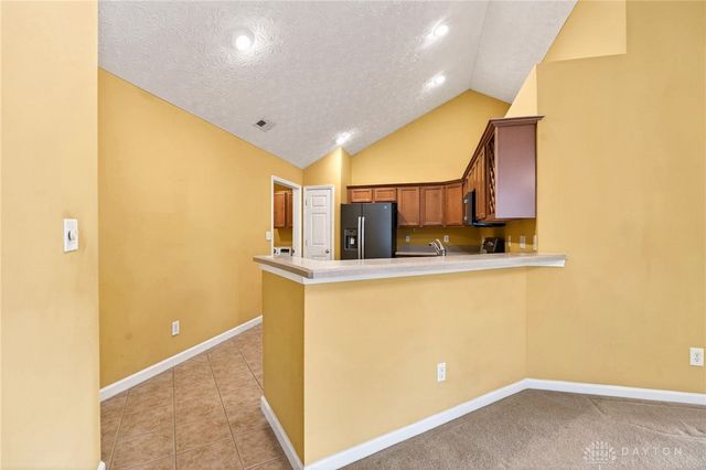 2028 Wentworth Village Drive, Bellbrook, OH 45305