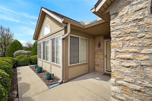 2028 Wentworth Village Drive, Bellbrook, OH 45305