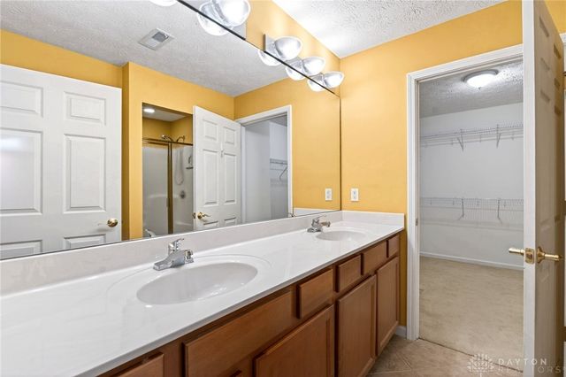 2028 Wentworth Village Drive, Bellbrook, OH 45305